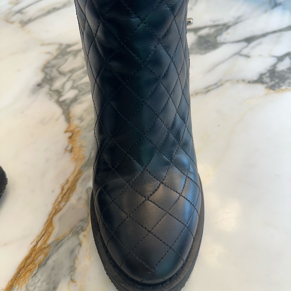 Chanel black short boots lambskin - Picture 3 of 11